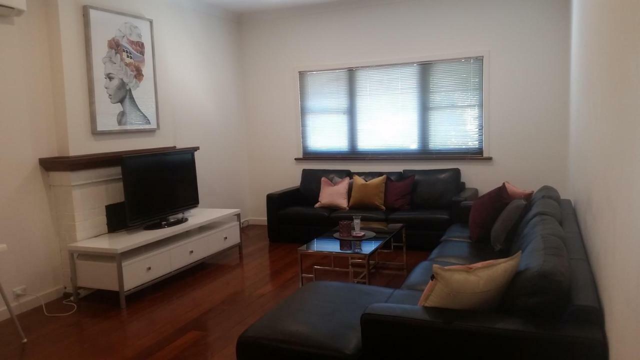Leisurely Manor - Spacious Three Bedroom Home In Fremantle Eksteriør billede